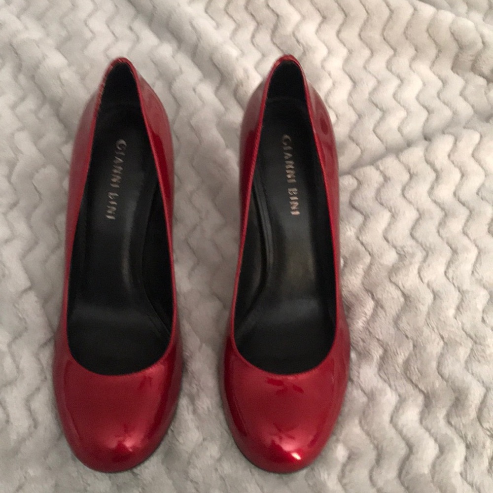 Red Heels Gianni Bini